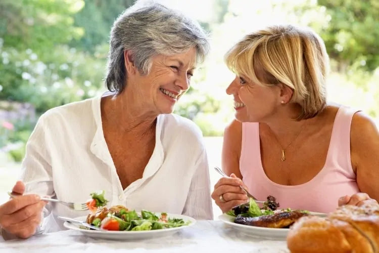 Femmes 50 ans qui mangent, régime
